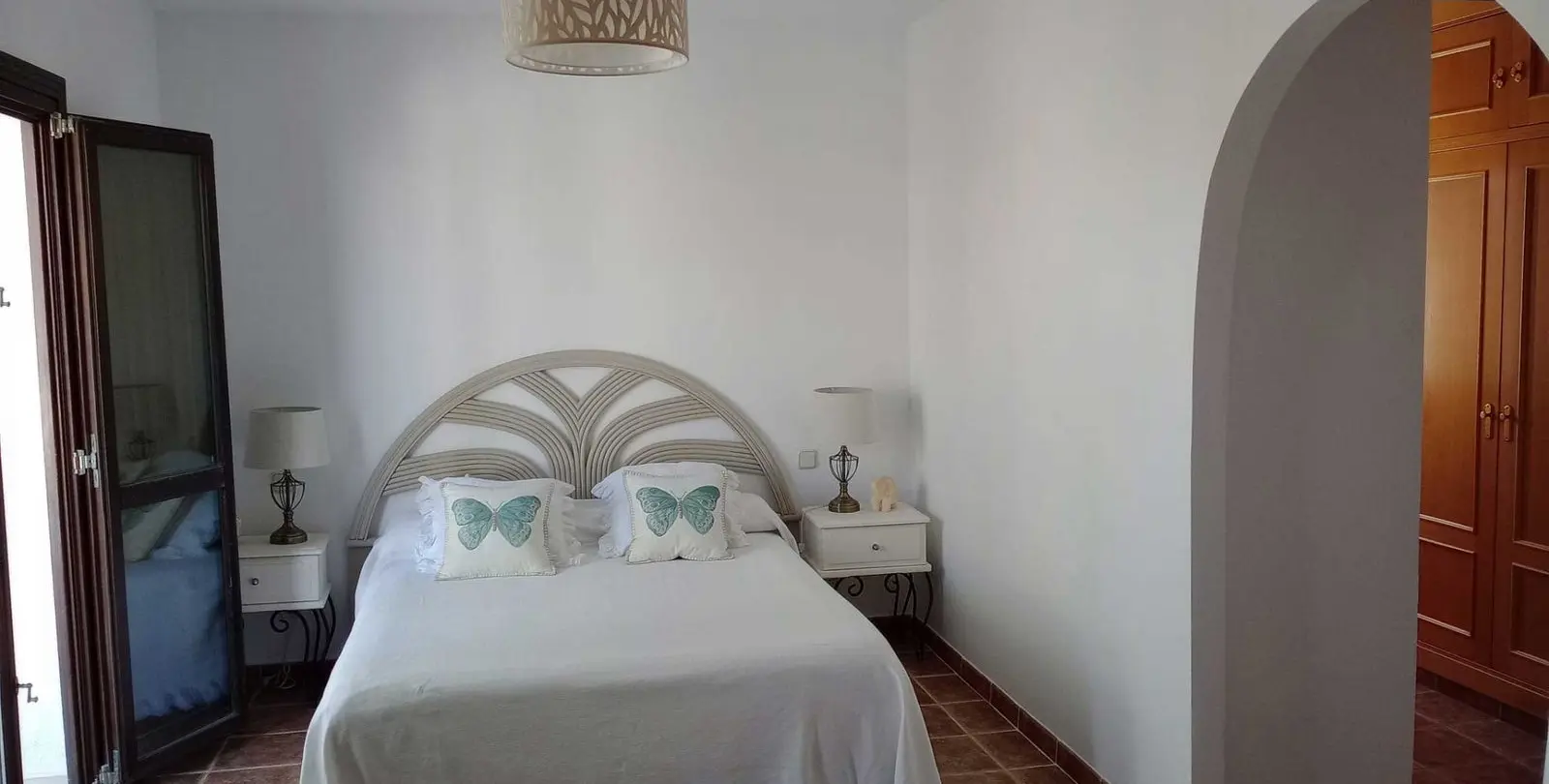 Sale of townhouse in El Paraiso 14