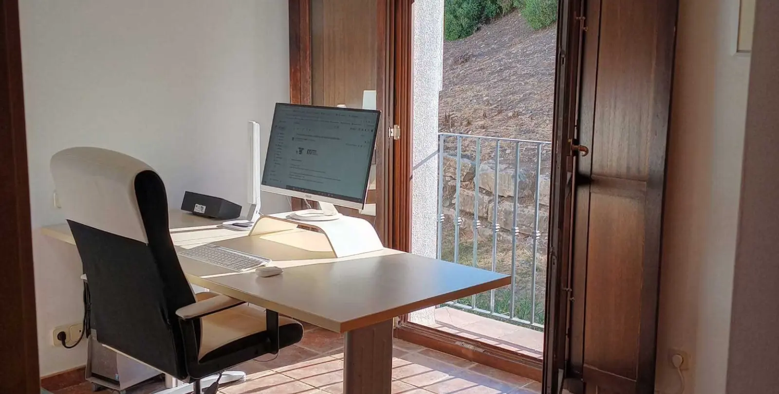 Sale of townhouse in El Paraiso 15