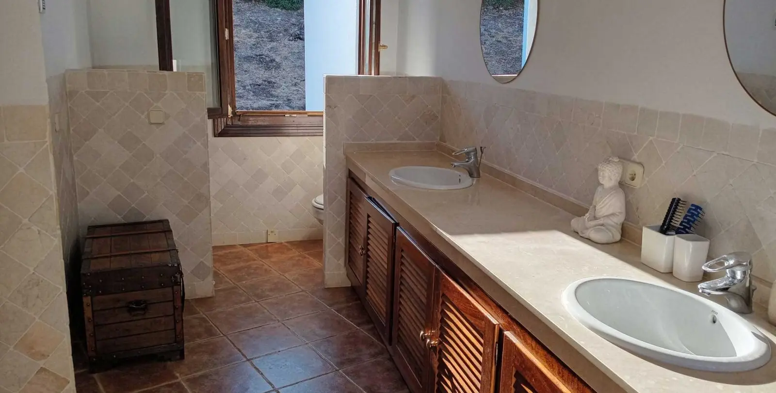 Sale of townhouse in El Paraiso 19
