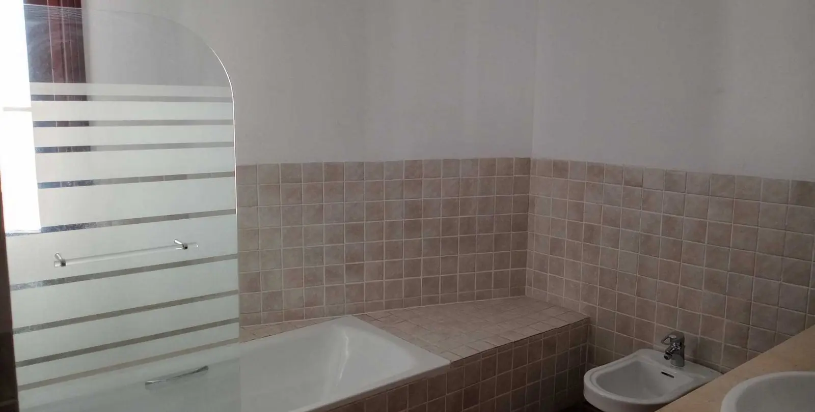 Sale of townhouse in El Paraiso 20