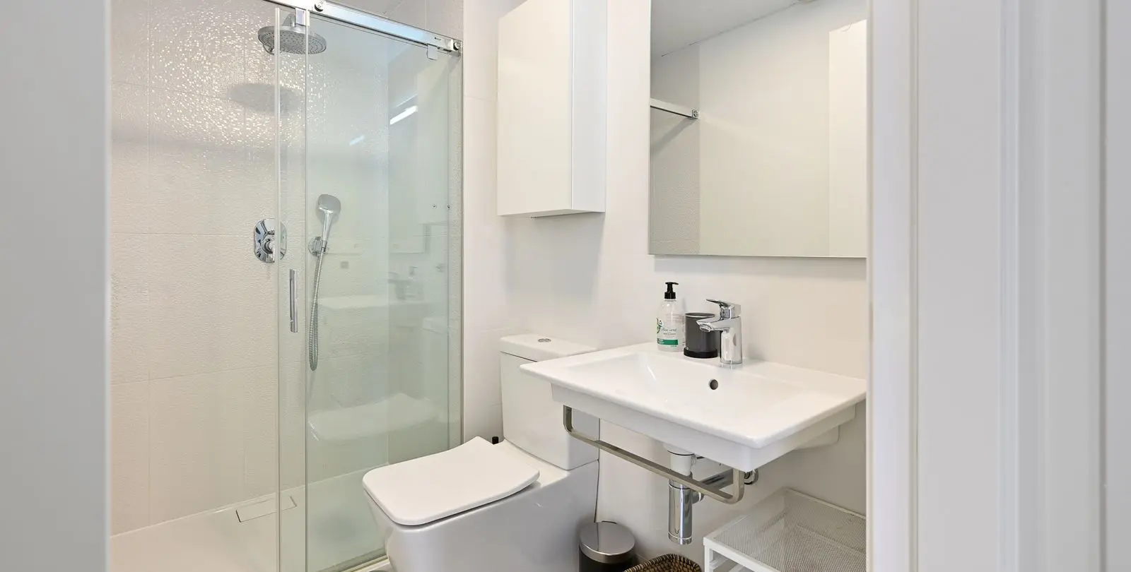 Sale of middle floor apartment in Fuengirola 12