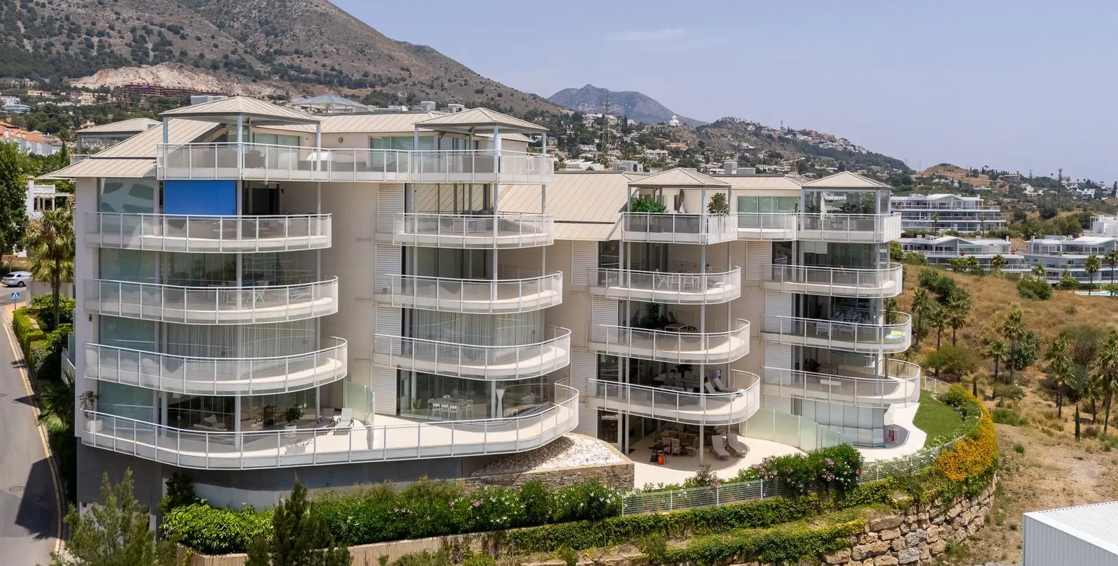 Sale of middle floor apartment in Fuengirola 14