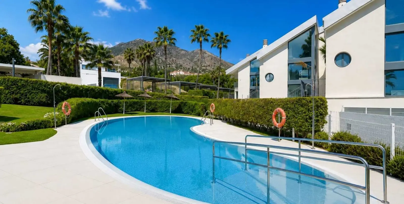 Sale of middle floor apartment in Fuengirola 25