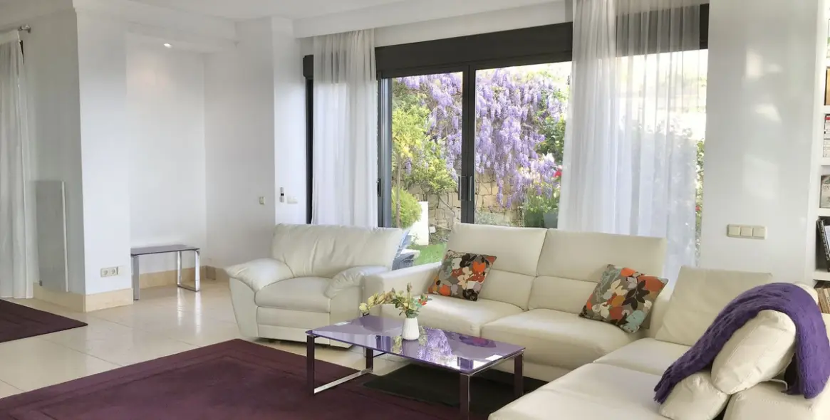 Продажа апартаментов на первом этаже в Altos de los Monteros 2