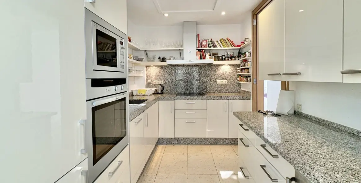 Продажа апартаментов на первом этаже в Altos de los Monteros 3