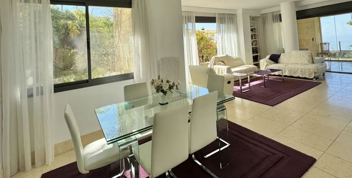 Продажа апартаментов на первом этаже в Altos de los Monteros 10