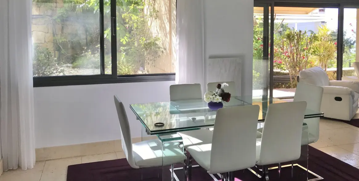 Продажа апартаментов на первом этаже в Altos de los Monteros 11