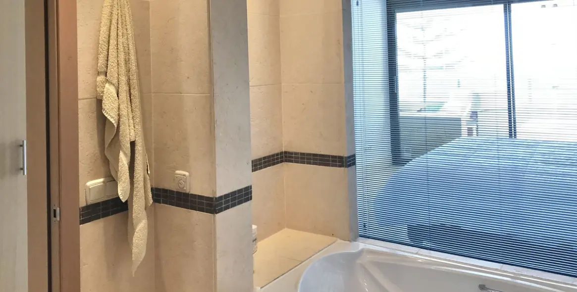 Sale of ground floor apartment in Altos de los Monteros 25