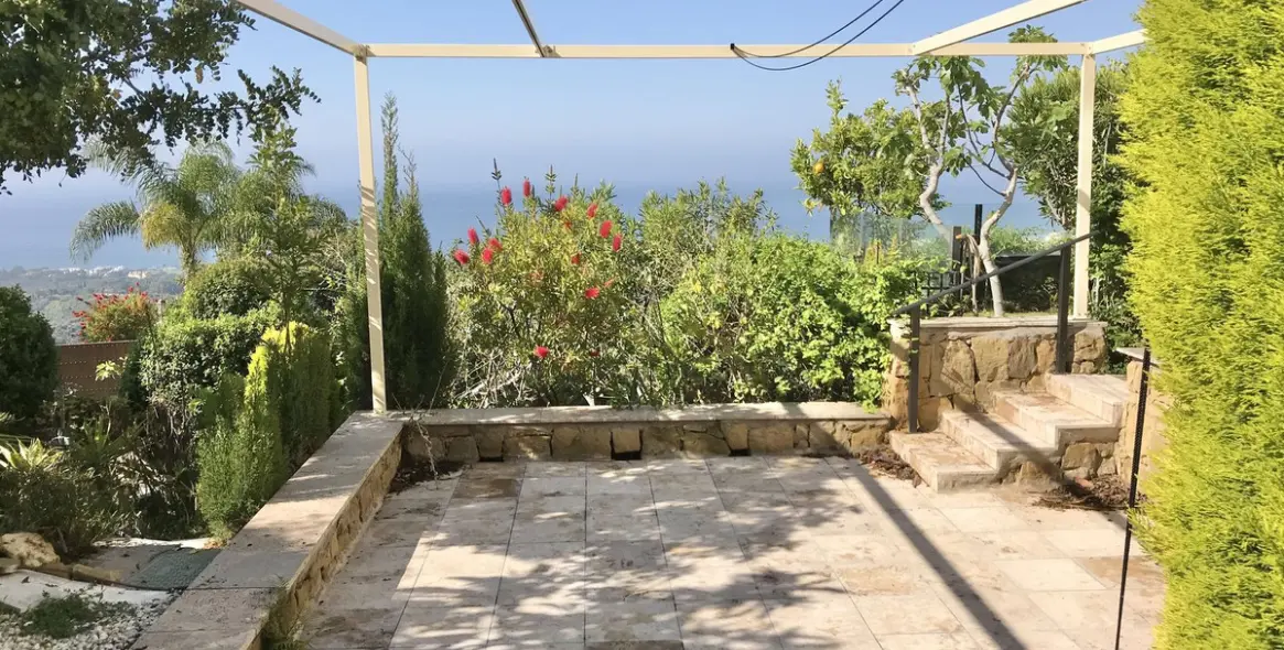 Sale of ground floor apartment in Altos de los Monteros 30