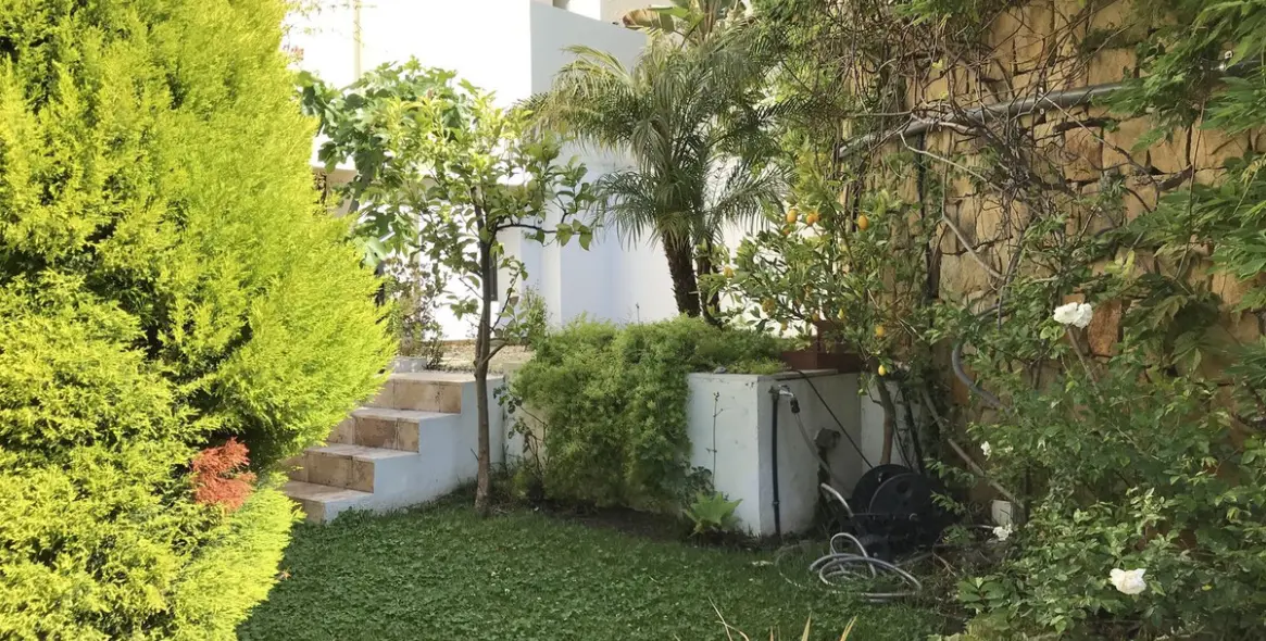 Sale of ground floor apartment in Altos de los Monteros 35