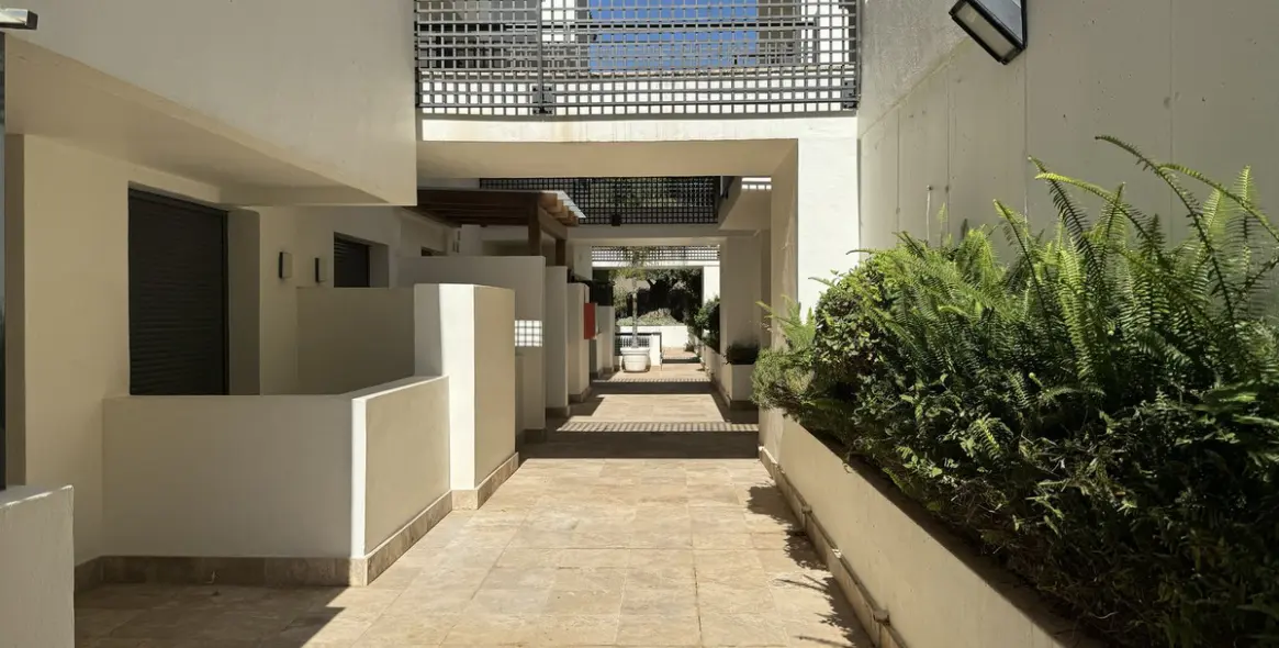 Sale of ground floor apartment in Altos de los Monteros 37