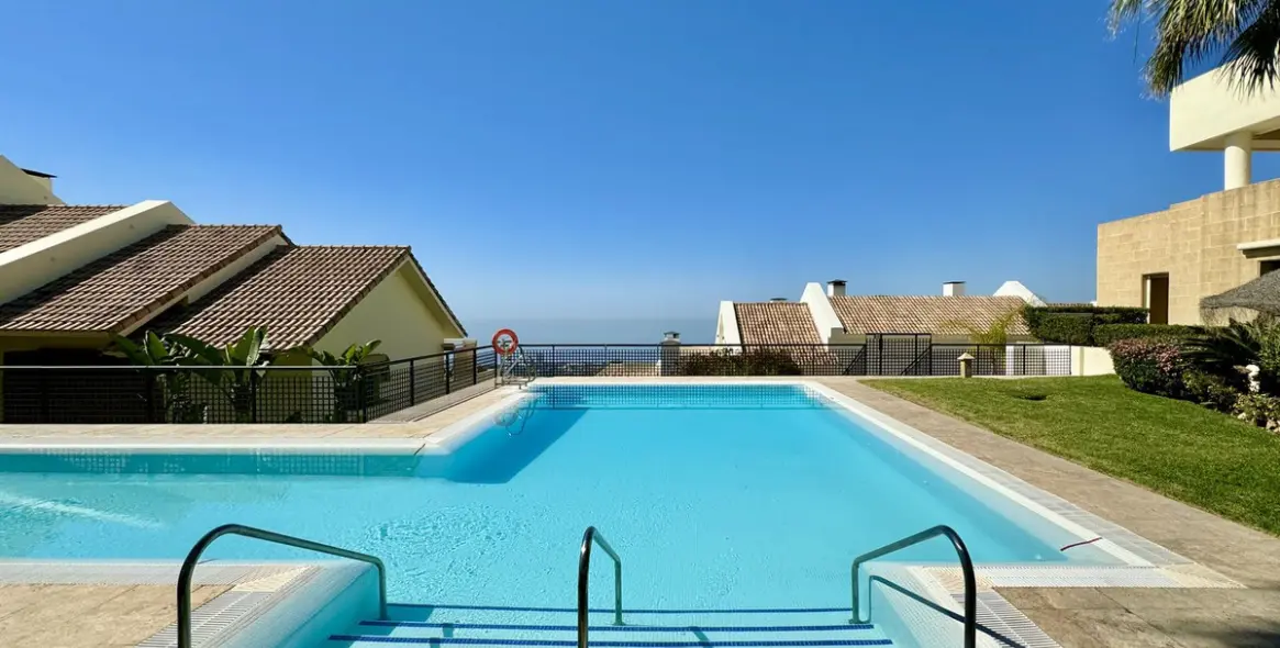 Sale of ground floor apartment in Altos de los Monteros 43