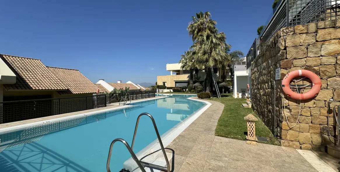 Sale of ground floor apartment in Altos de los Monteros 45