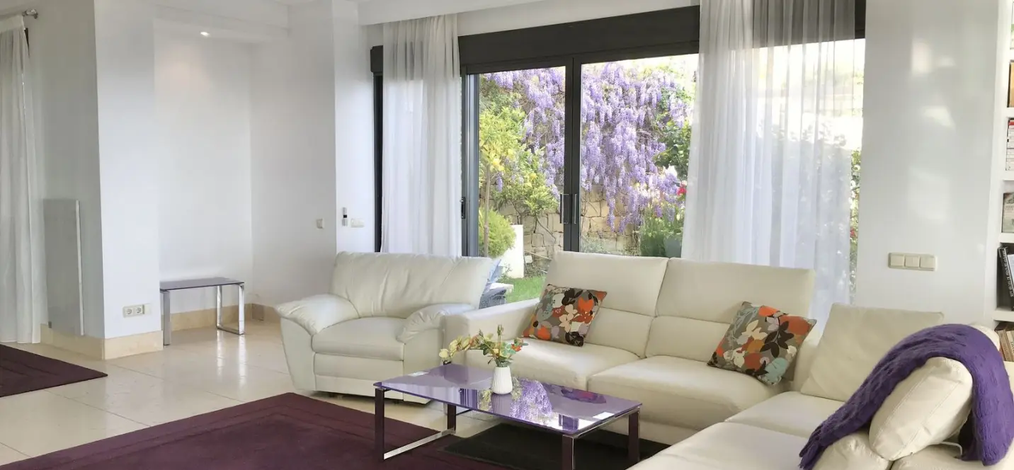 Sale of middle floor apartment in Altos de los Monteros 1