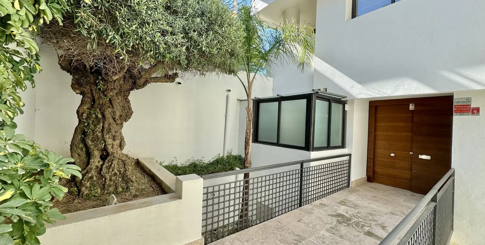 Sale of middle floor apartment in Altos de los Monteros 5