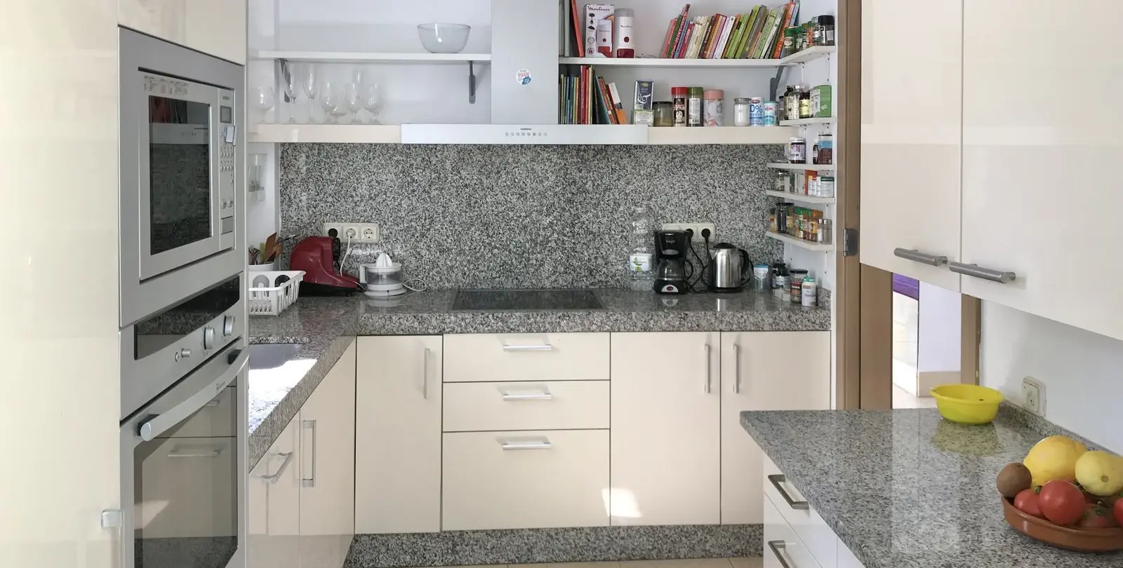 Sale of middle floor apartment in Altos de los Monteros 17