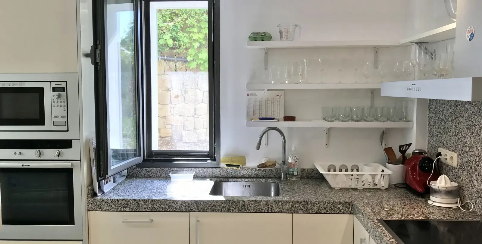 Sale of middle floor apartment in Altos de los Monteros 18