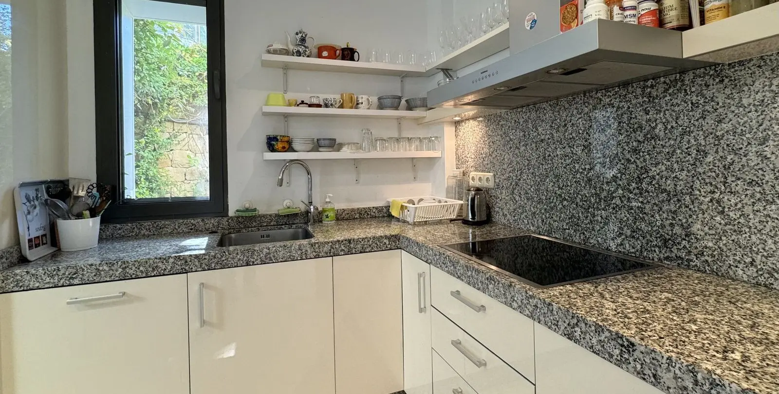 Sale of middle floor apartment in Altos de los Monteros 19