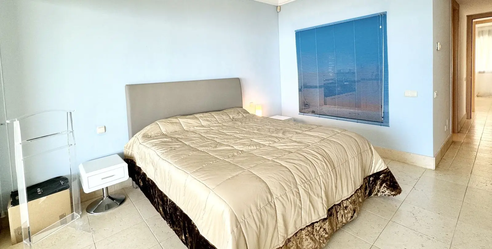 Sale of middle floor apartment in Altos de los Monteros 20