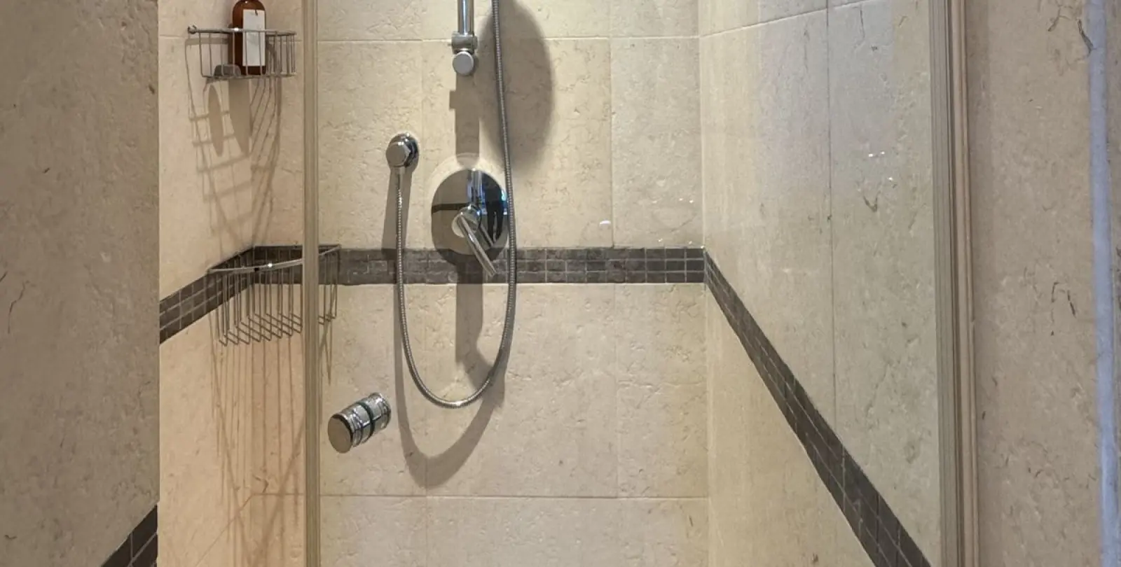 Sale of middle floor apartment in Altos de los Monteros 26