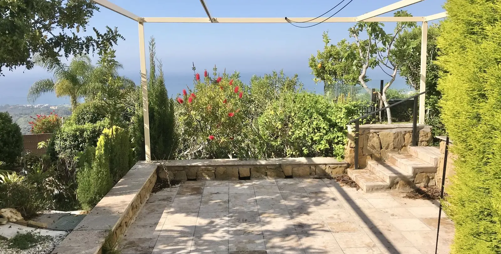 Sale of middle floor apartment in Altos de los Monteros 30