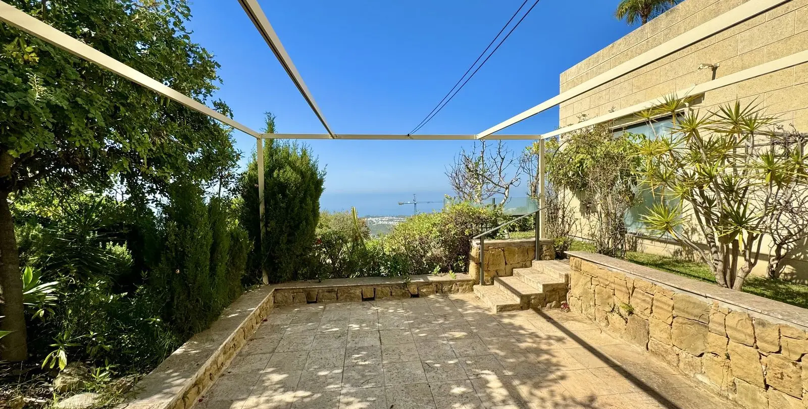 Sale of middle floor apartment in Altos de los Monteros 31