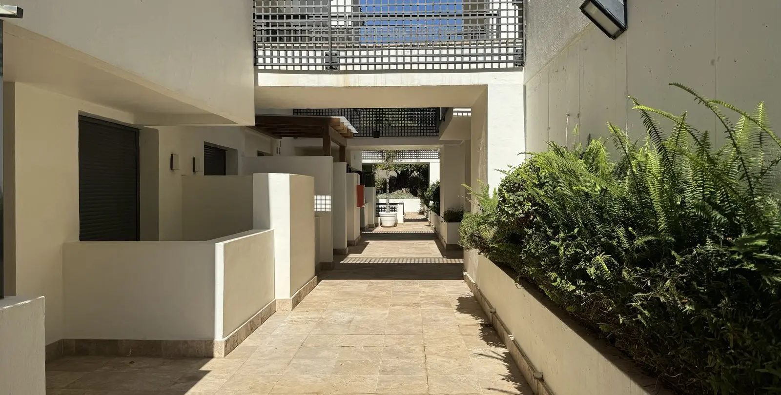 Sale of middle floor apartment in Altos de los Monteros 37