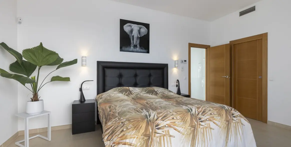 Sale of detached villa in Coín 35