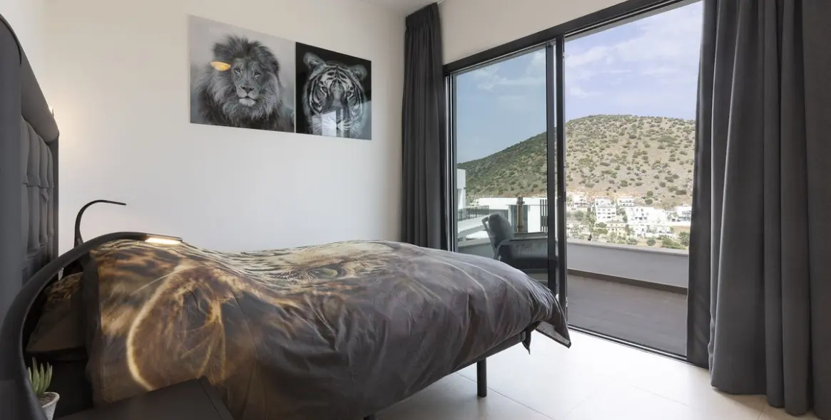 Sale of detached villa in Coín 44