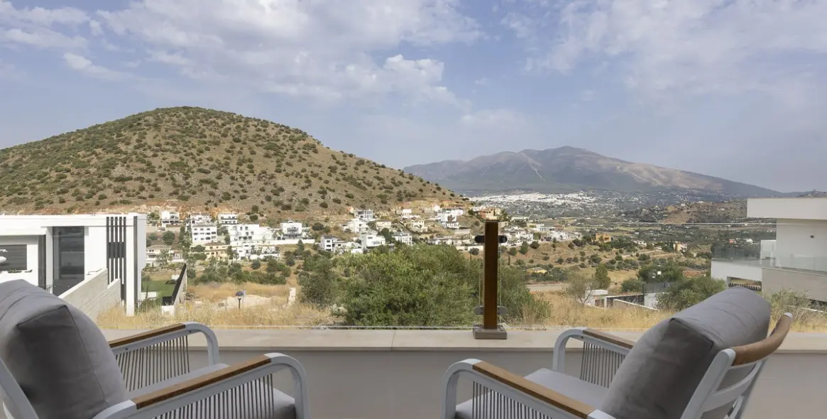 Sale of detached villa in Coín 47