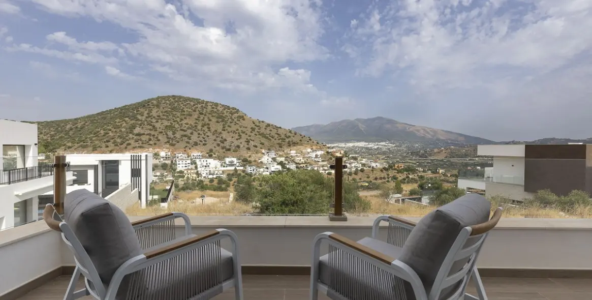 Sale of detached villa in Coín 48