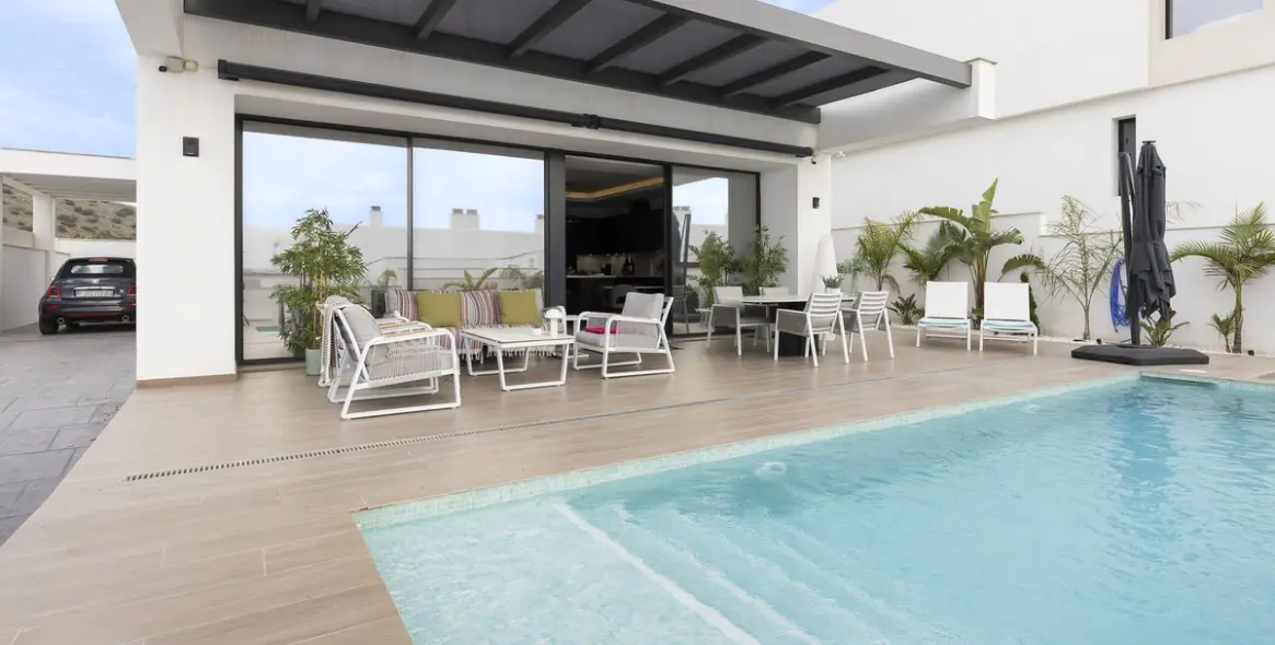 Sale of detached villa in Coín 52