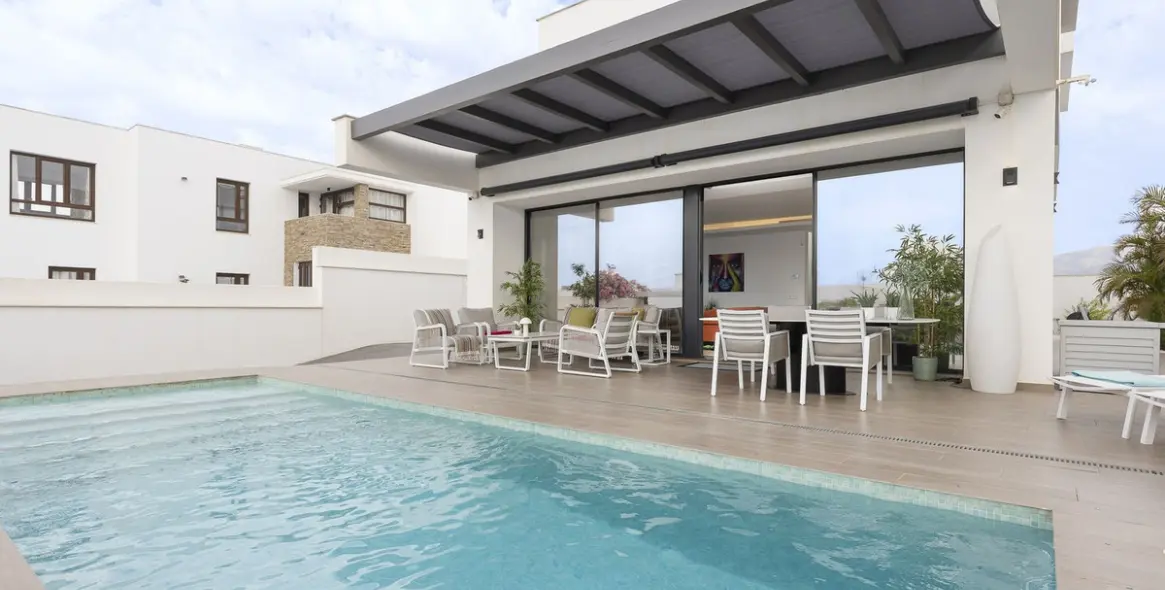 Sale of detached villa in Coín 55