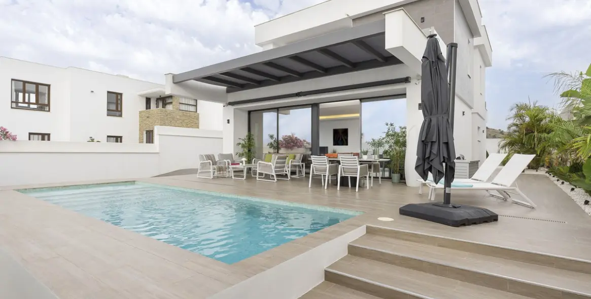 Sale of detached villa in Coín 56