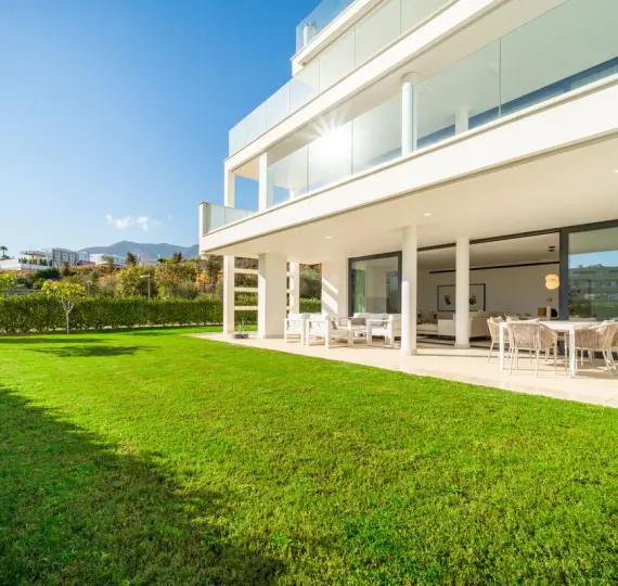 Продажа апартаментов на первом этаже в Fuengirola