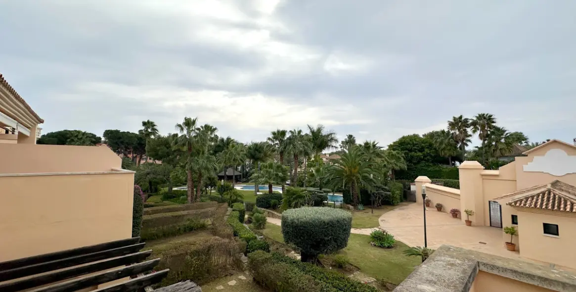 Продажа апартаментов на среднем этаже в Puerto Banús 25