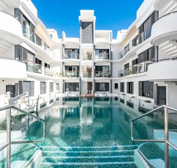 Middle floor apartment R5186287