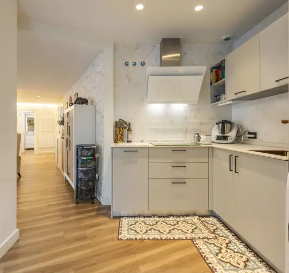 Middle floor apartment R5186287