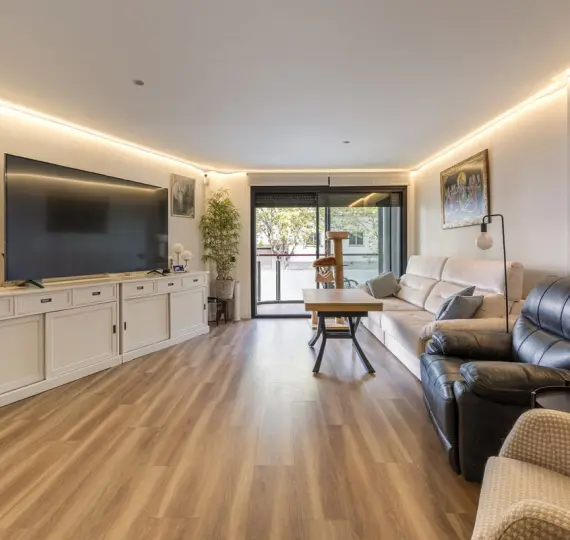 Middle floor apartment R5186287