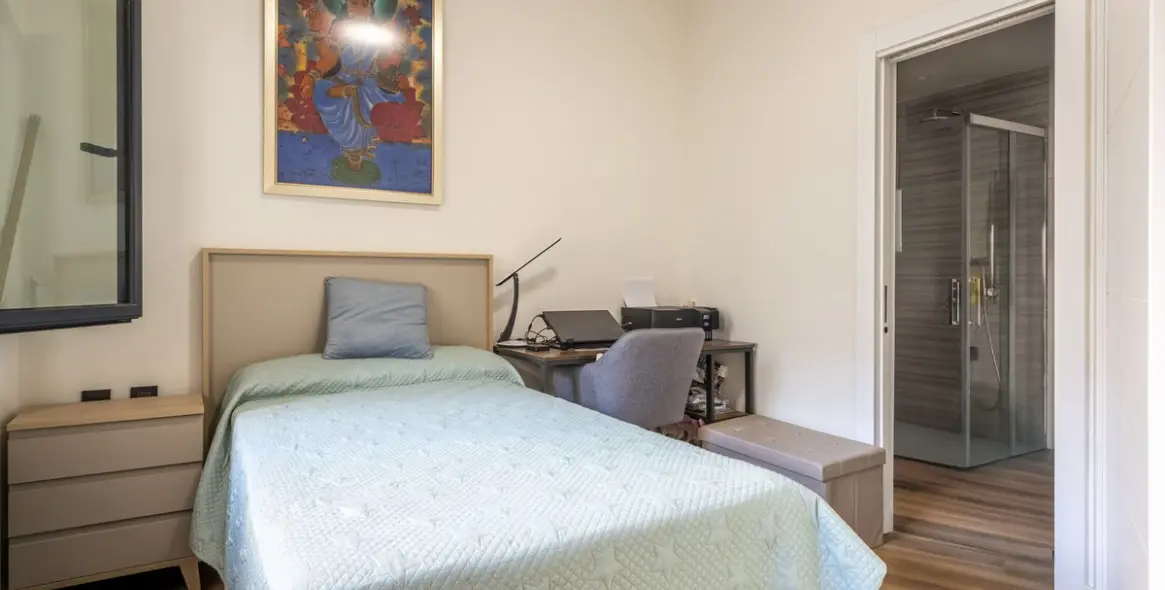 Sale of middle floor apartment in Estepona 16