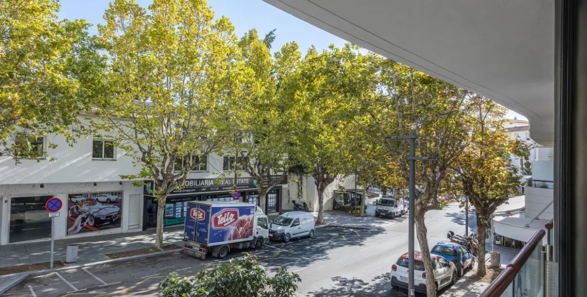 Sale of middle floor apartment in Estepona 19