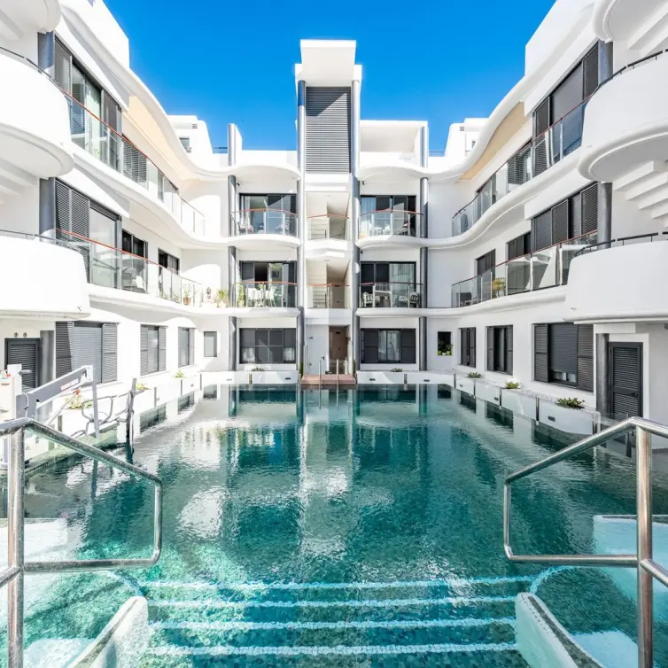 Продажа апартаментов на среднем этаже в Estepona