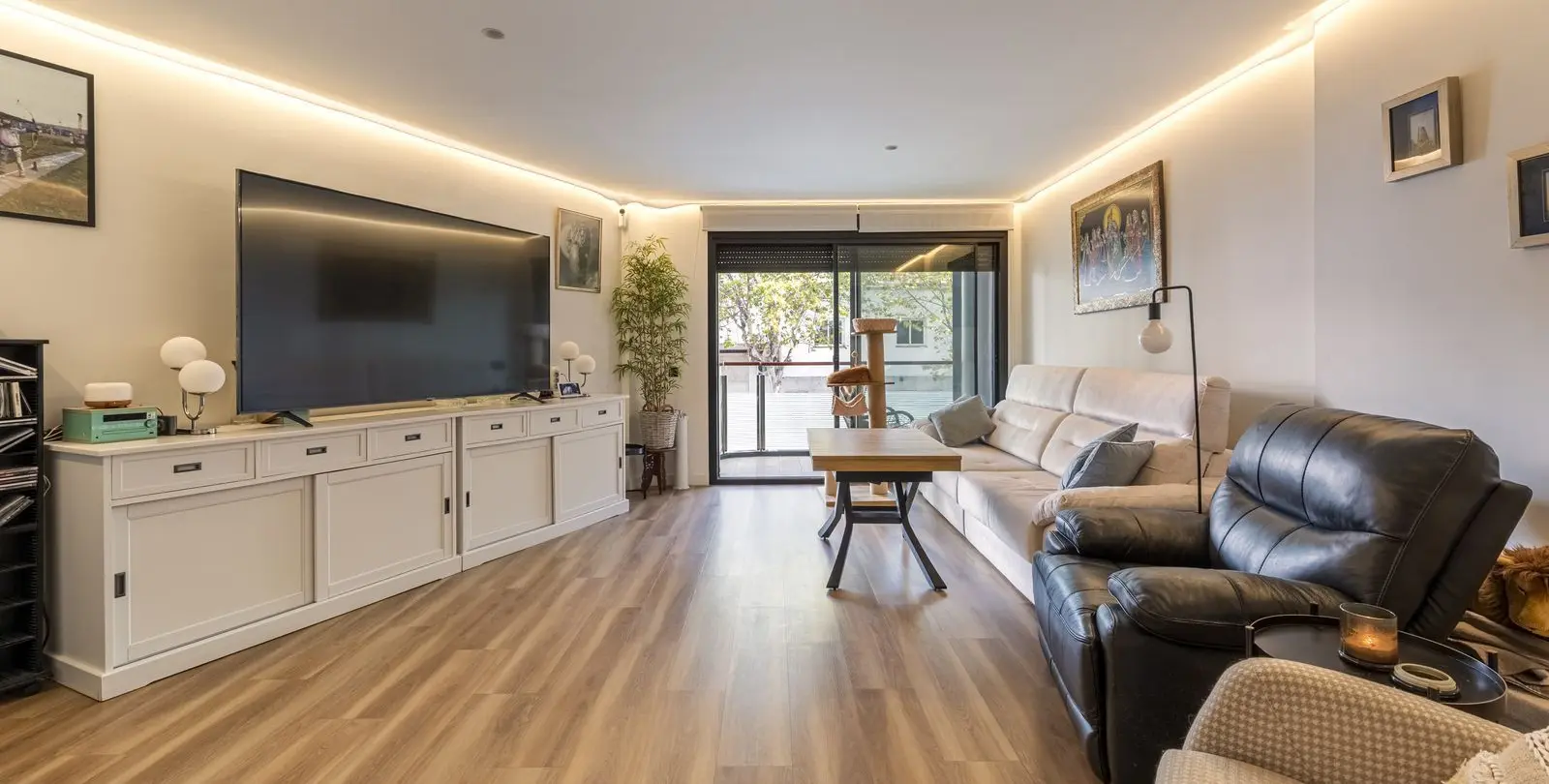 Sale of middle floor apartment in Estepona 6