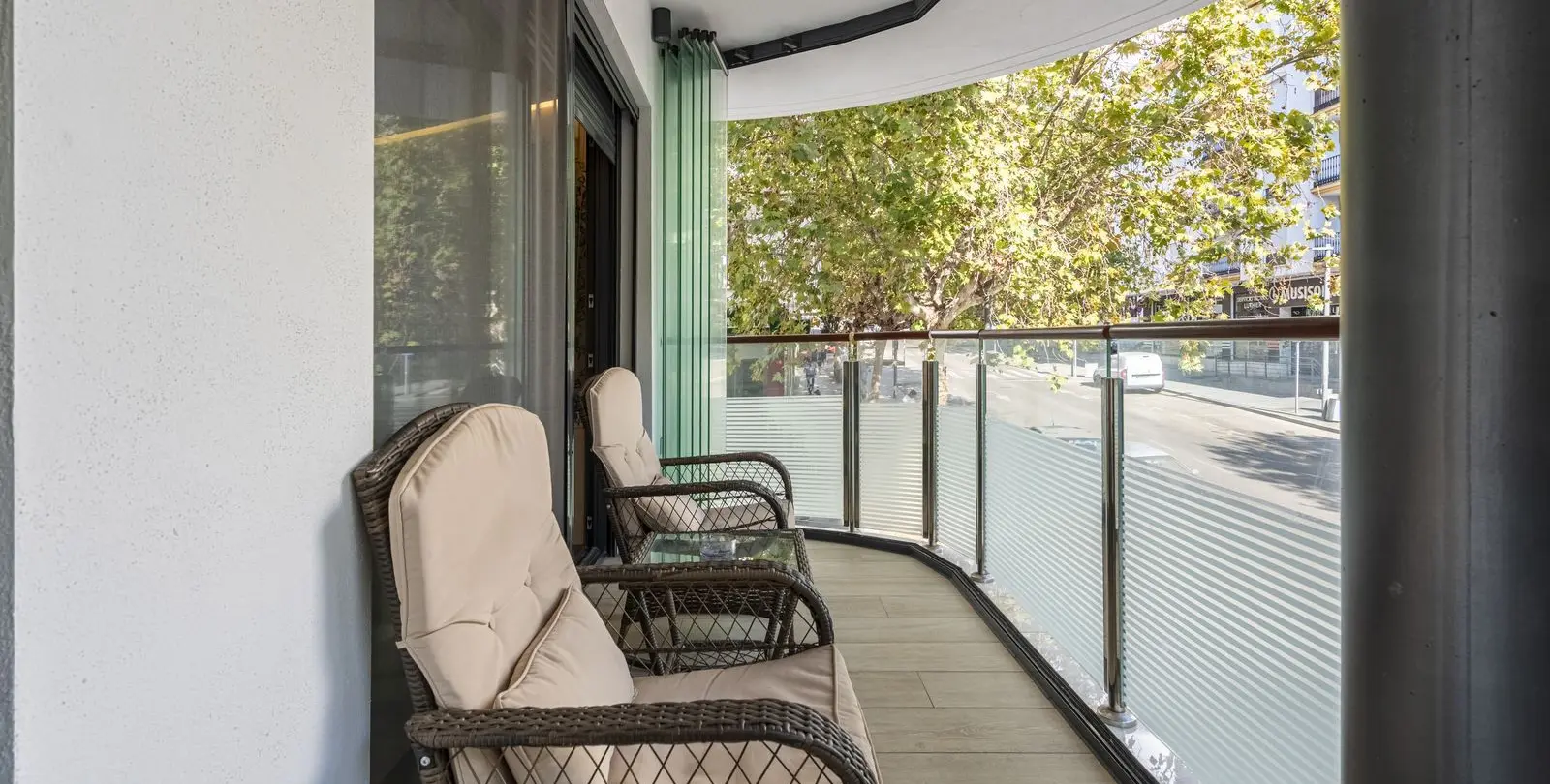 Sale of middle floor apartment in Estepona 8