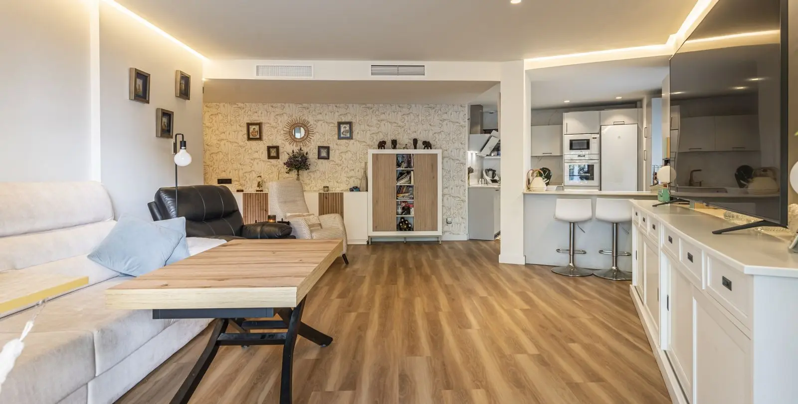 Sale of middle floor apartment in Estepona 10