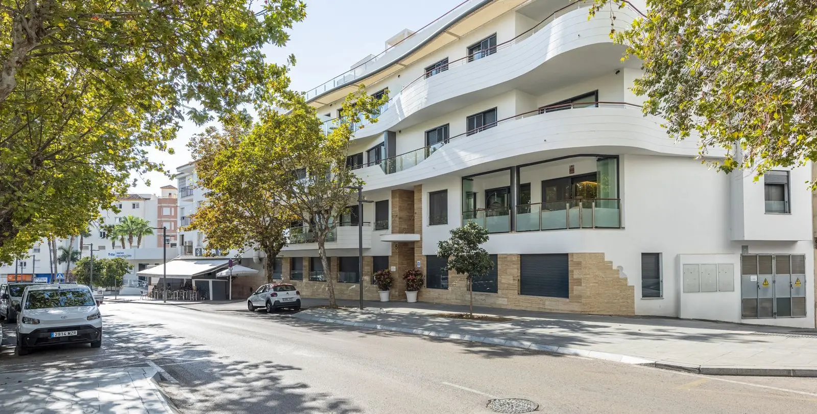 Sale of middle floor apartment in Estepona 20