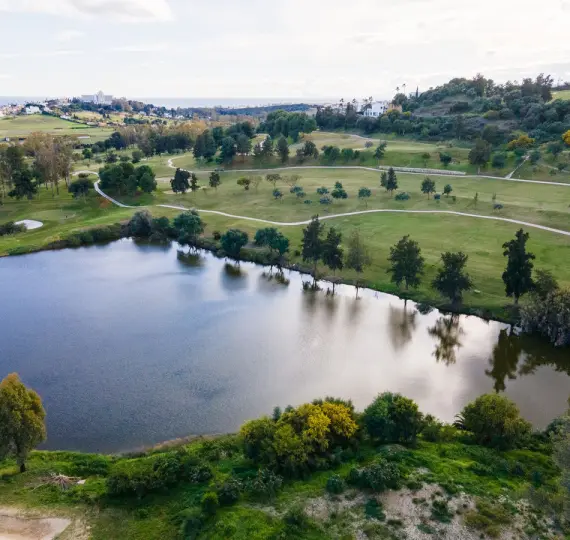 Продажа апартаментов на первом этаже в Benahavís