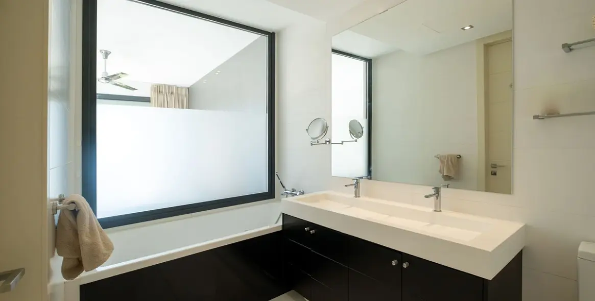 Venta de apartamento en planta baja en Benahavís 18