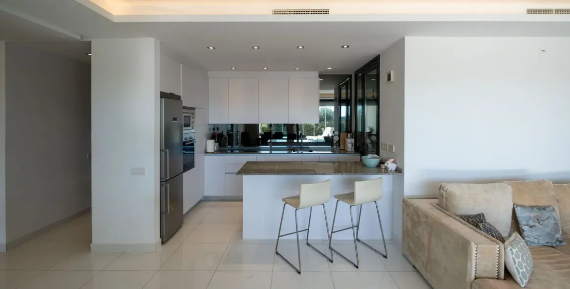 Venta de apartamento en planta baja en Benahavís 6
