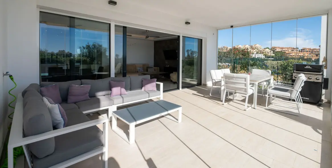 Venta de apartamento en planta baja en Benahavís 13